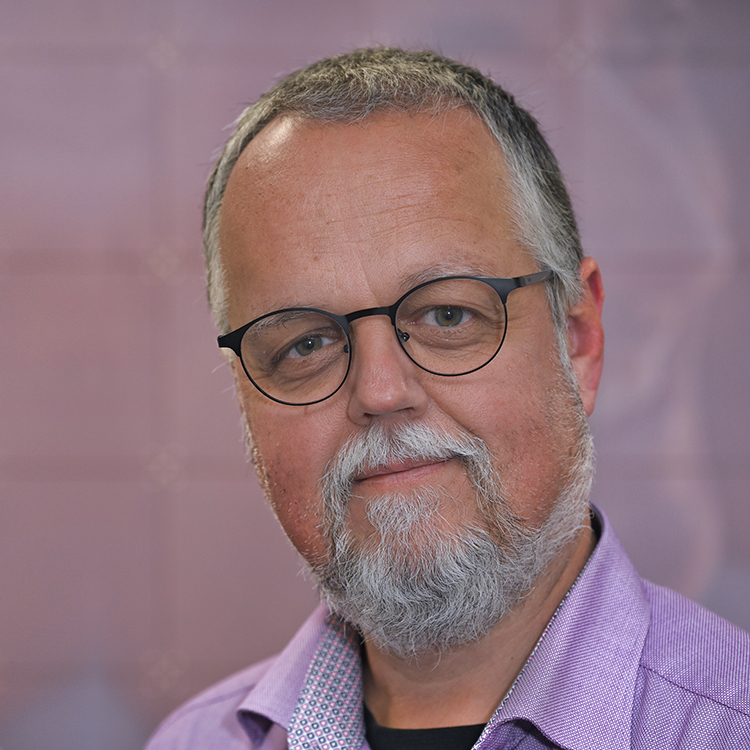 De audiciens van Jerre Hoorzorg zijn hoorspecialisten die hoorzorg begrijpelijk en bereikbaar aanbieden voor iedereen die beter wil horen. Wij streven naar de beste hoorzorg en geven iedereen persoonlijke aandacht. Op onze vertrouwde locaties in Heerenveen en Leeuwarden vertellen wij u graag meer over gehoorbescherming en de mogelijkheden om gehoorverlies te voorkomen. Ook kunt u een gehoortest laten doen of uitleg krijgen over het assortiment hoortoestellen, hulpmiddelen en aanvullende hooraccessoires op maat. Jerre betekent horen!